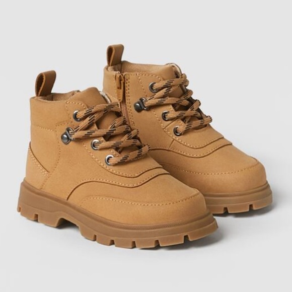NWT Zara Kids Hiking Boots - Size 9.5 - Picture 1 of 5